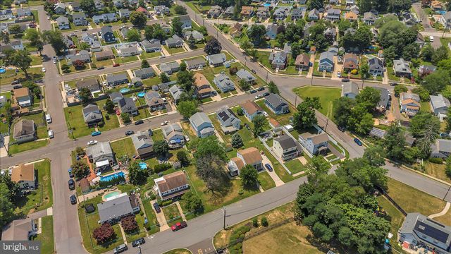 211 S CEDAR AVE, Maple Shade, NJ 08052
