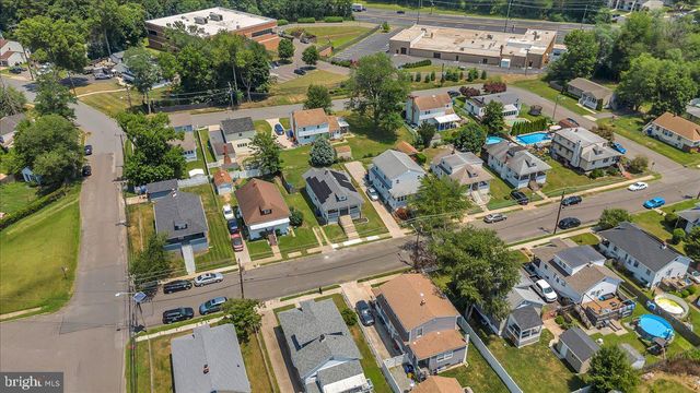211 S CEDAR AVE, Maple Shade, NJ 08052