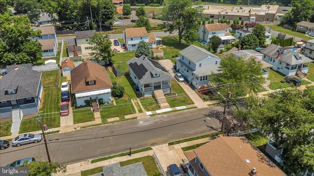 211 S CEDAR AVE, Maple Shade, NJ 08052