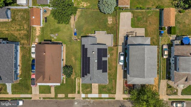 211 S CEDAR AVE, Maple Shade, NJ 08052