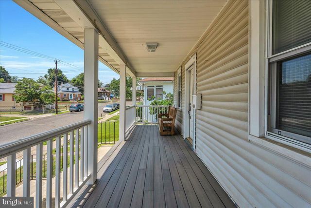 211 S CEDAR AVE, Maple Shade, NJ 08052