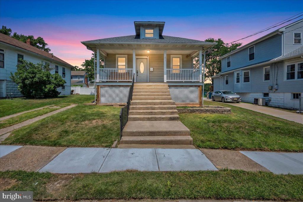 211 S CEDAR AVE, Maple Shade, NJ 08052