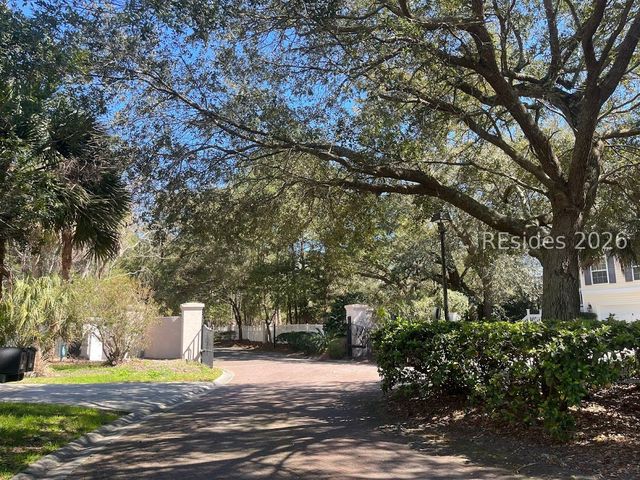 14 Peregrine Dr, Hilton Head Island, SC 29926