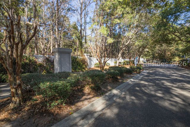14 Peregrine Dr, Hilton Head Island, SC 29926
