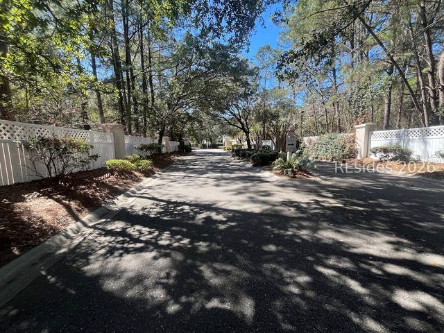 14 Peregrine Dr, Hilton Head Island, SC 29926