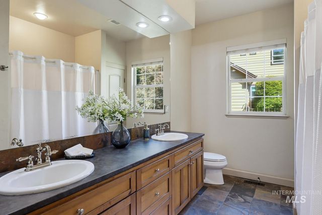 1164 S Island Glenn Way, Eagle, ID 83616