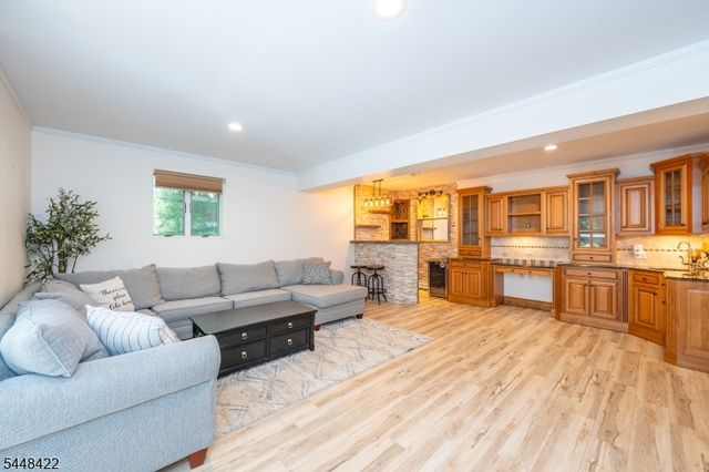 38 Oneida Ave, Hopatcong Boro, NJ 07843