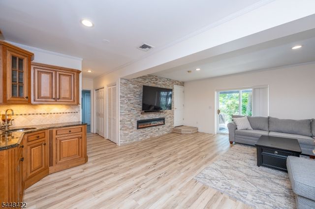 38 Oneida Ave, Hopatcong Boro, NJ 07843