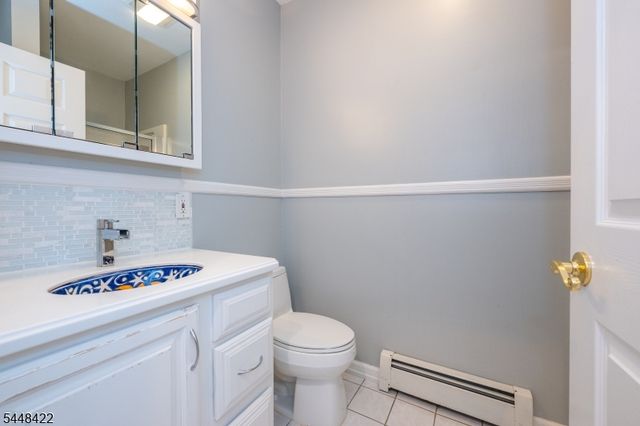 38 Oneida Ave, Hopatcong Boro, NJ 07843