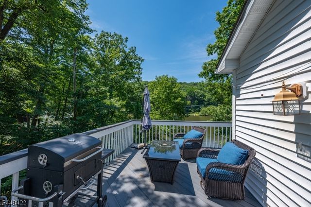 38 Oneida Ave, Hopatcong Boro, NJ 07843