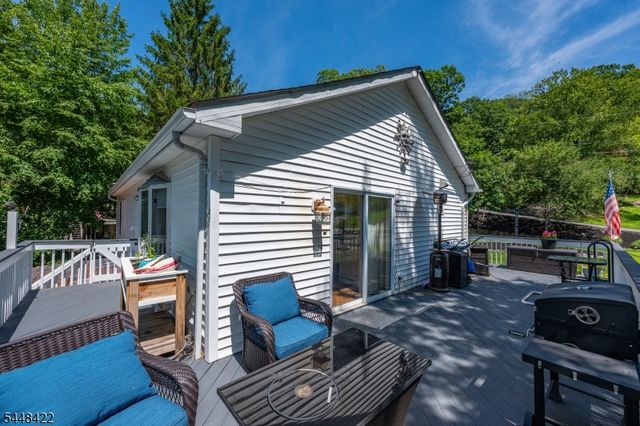 38 Oneida Ave, Hopatcong Boro, NJ 07843