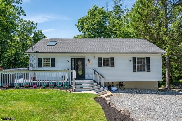 38 Oneida Ave, Hopatcong Boro, NJ 07843
