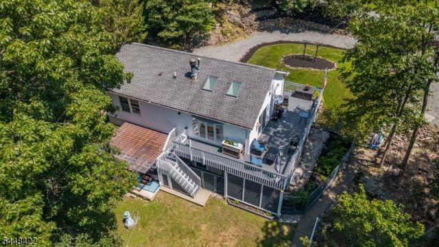 38 Oneida Ave, Hopatcong Boro, NJ 07843
