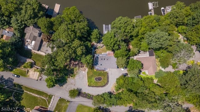 38 Oneida Ave, Hopatcong Boro, NJ 07843