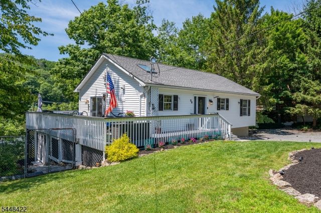 38 Oneida Ave, Hopatcong Boro, NJ 07843
