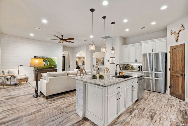 193 AUTUMN RDG, Boerne, TX 78006