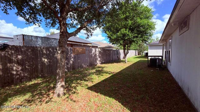 5462 VILLAGE POND Court, Jacksonville, FL 32210