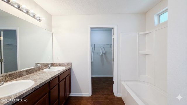 5462 VILLAGE POND Court, Jacksonville, FL 32210