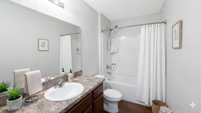 5462 VILLAGE POND Court, Jacksonville, FL 32210