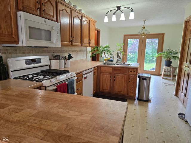 3393 W Sunset Drive N, Greenfield, IN 46140
