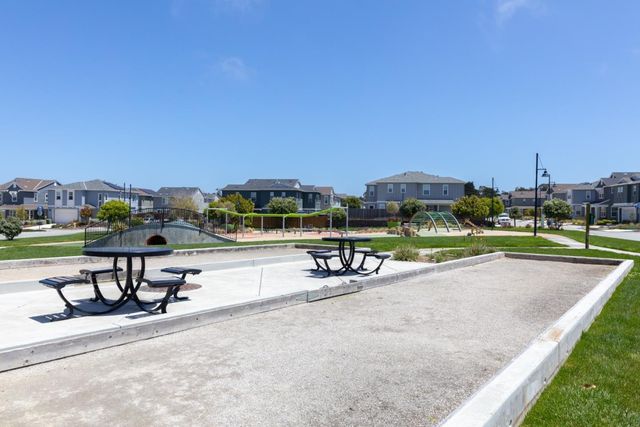 2720 Parkview Way, Marina, CA 93933
