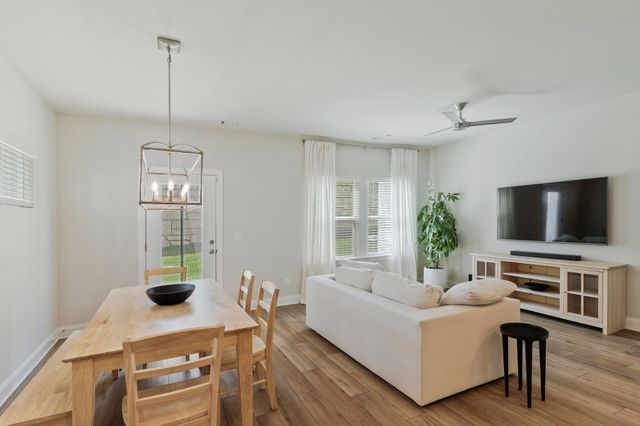 4669 Ridge Bend Dr, Nashville, TN 37207