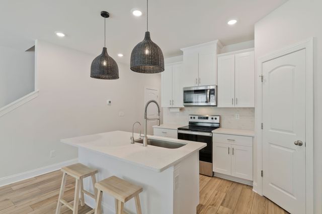 4669 Ridge Bend Dr, Nashville, TN 37207