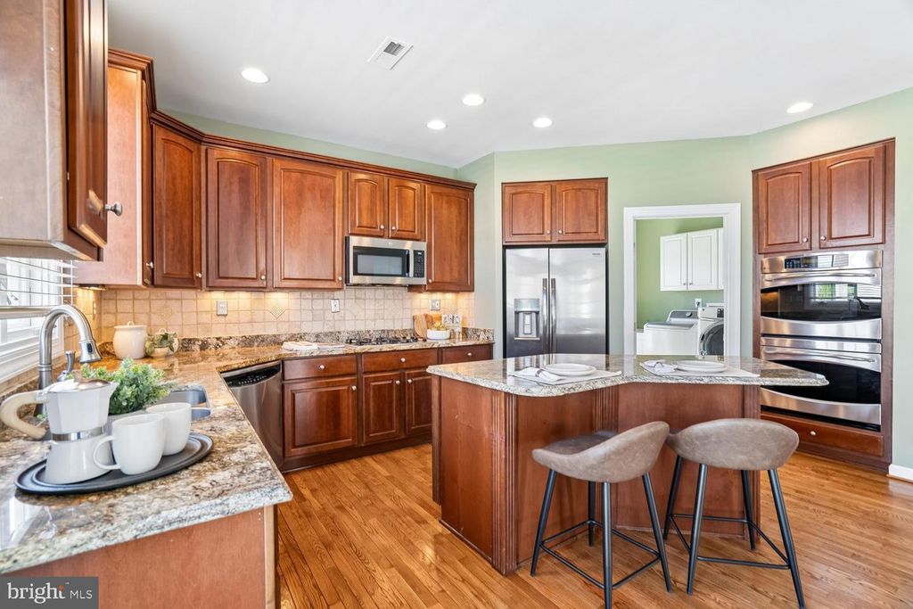 Image 10 of property listing at 614 LINSLADE ST, Gaithersburg, MD 20878
