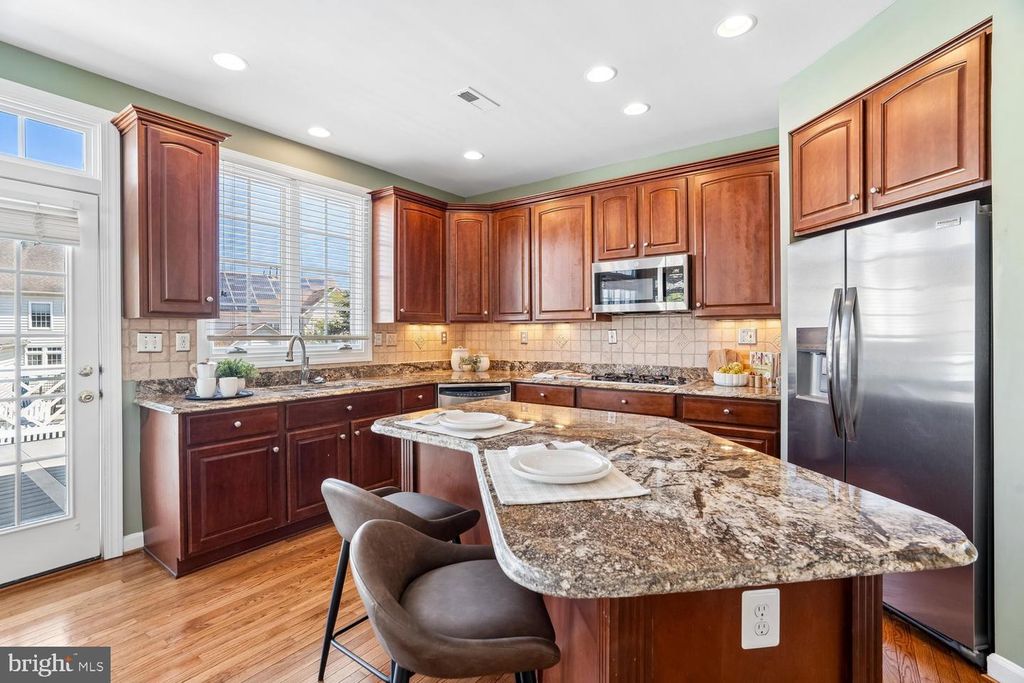 Image 12 of property listing at 614 LINSLADE ST, Gaithersburg, MD 20878