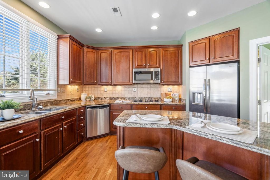Image 13 of property listing at 614 LINSLADE ST, Gaithersburg, MD 20878