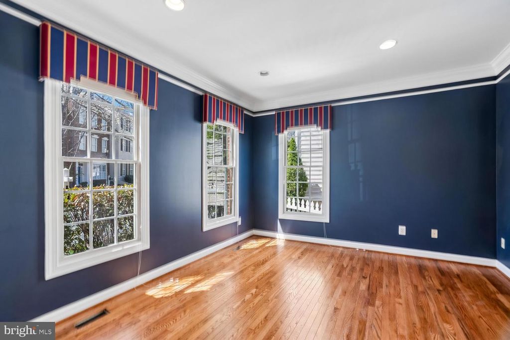 Image 15 of property listing at 614 LINSLADE ST, Gaithersburg, MD 20878