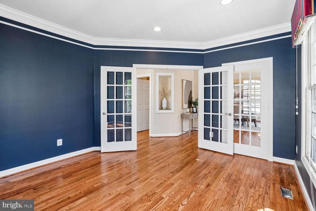 Image 17 of property listing at 614 LINSLADE ST, Gaithersburg, MD 20878