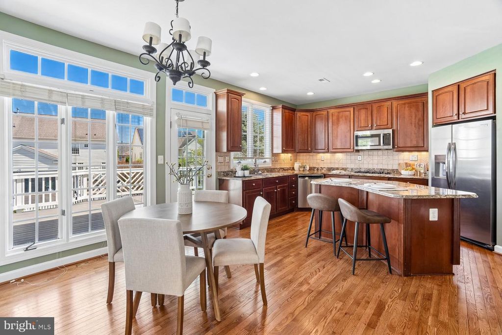 Image 18 of property listing at 614 LINSLADE ST, Gaithersburg, MD 20878