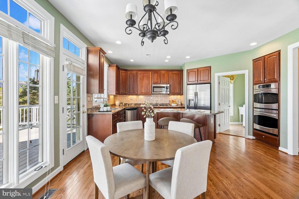 Image 19 of property listing at 614 LINSLADE ST, Gaithersburg, MD 20878