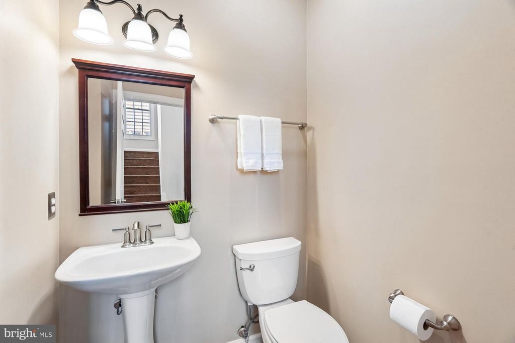 Image 27 of property listing at 614 LINSLADE ST, Gaithersburg, MD 20878