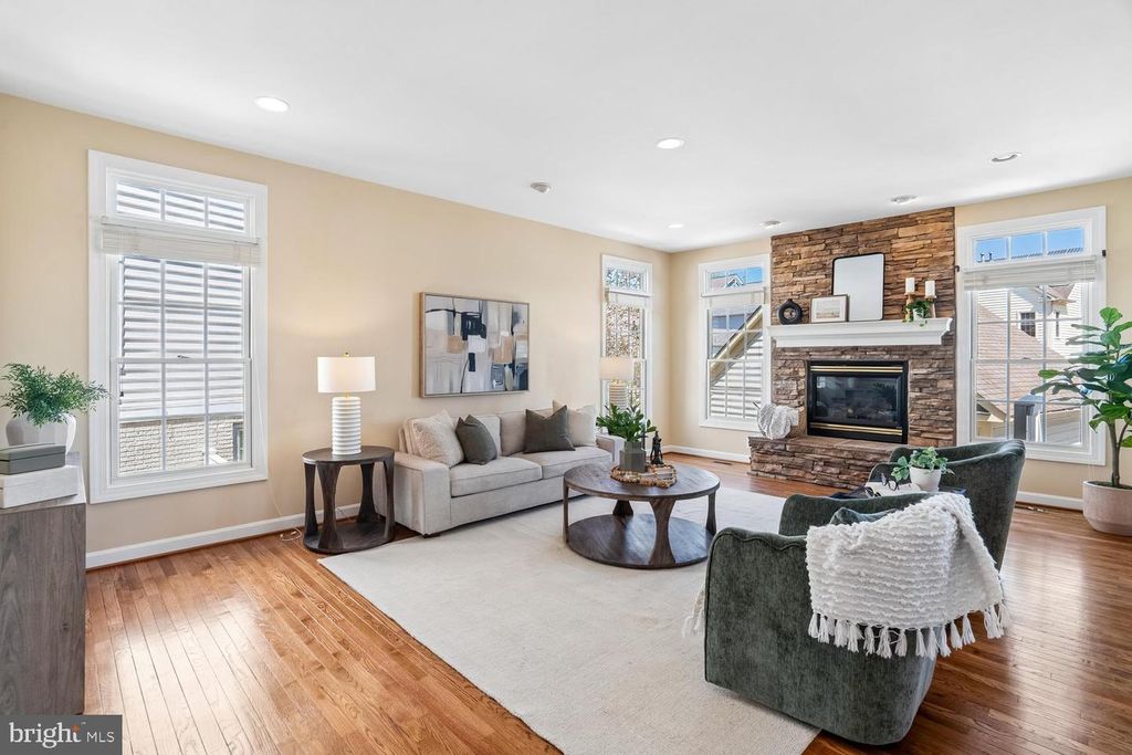 Image 3 of property listing at 614 LINSLADE ST, Gaithersburg, MD 20878