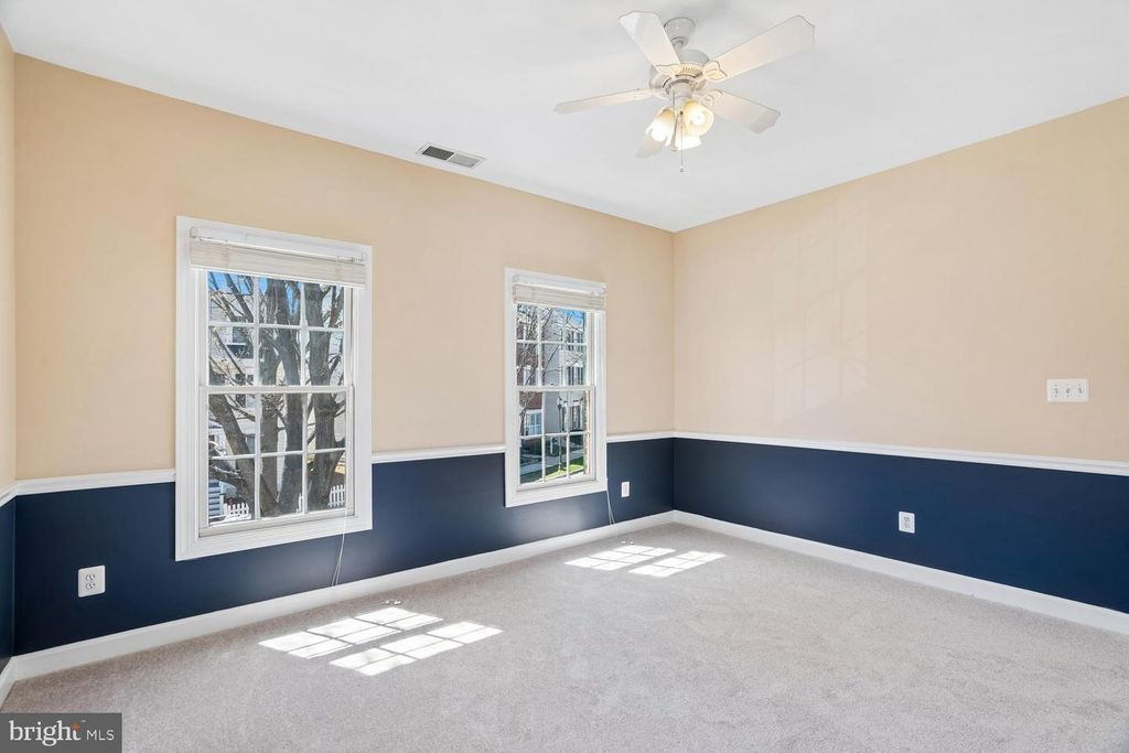 Image 40 of property listing at 614 LINSLADE ST, Gaithersburg, MD 20878