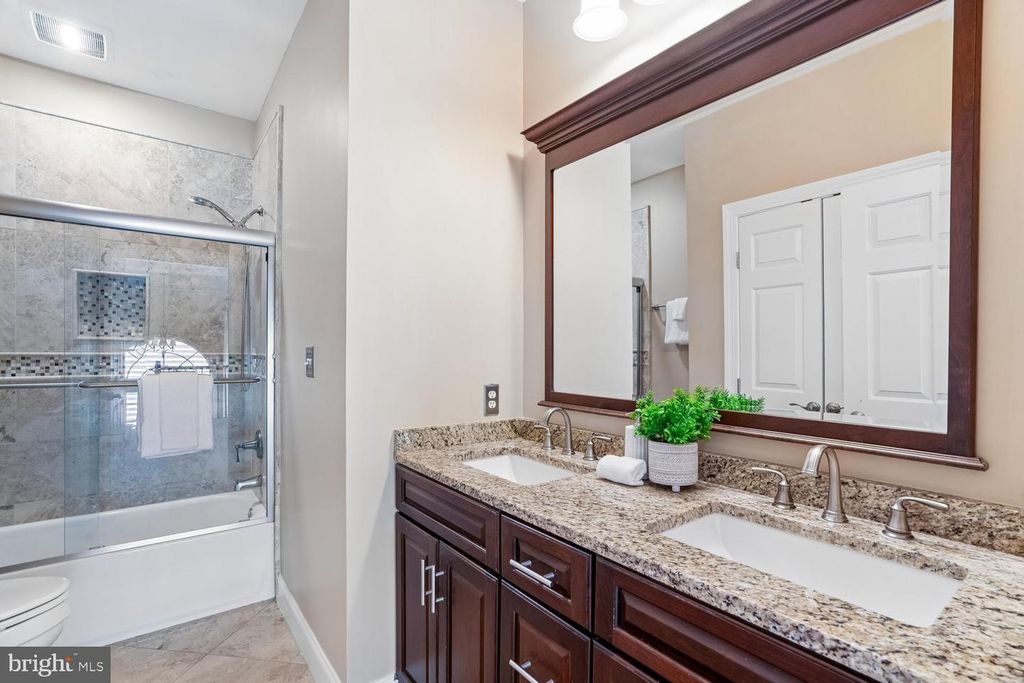 Image 45 of property listing at 614 LINSLADE ST, Gaithersburg, MD 20878