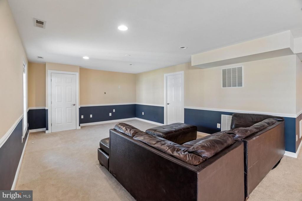 Image 50 of property listing at 614 LINSLADE ST, Gaithersburg, MD 20878