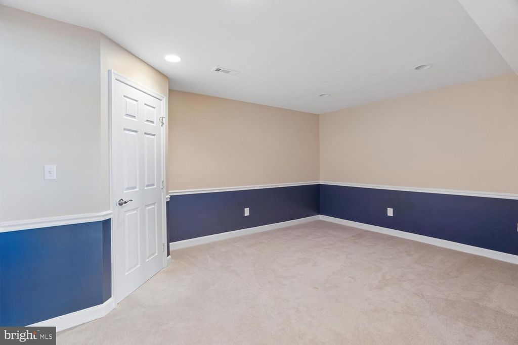 Image 55 of property listing at 614 LINSLADE ST, Gaithersburg, MD 20878