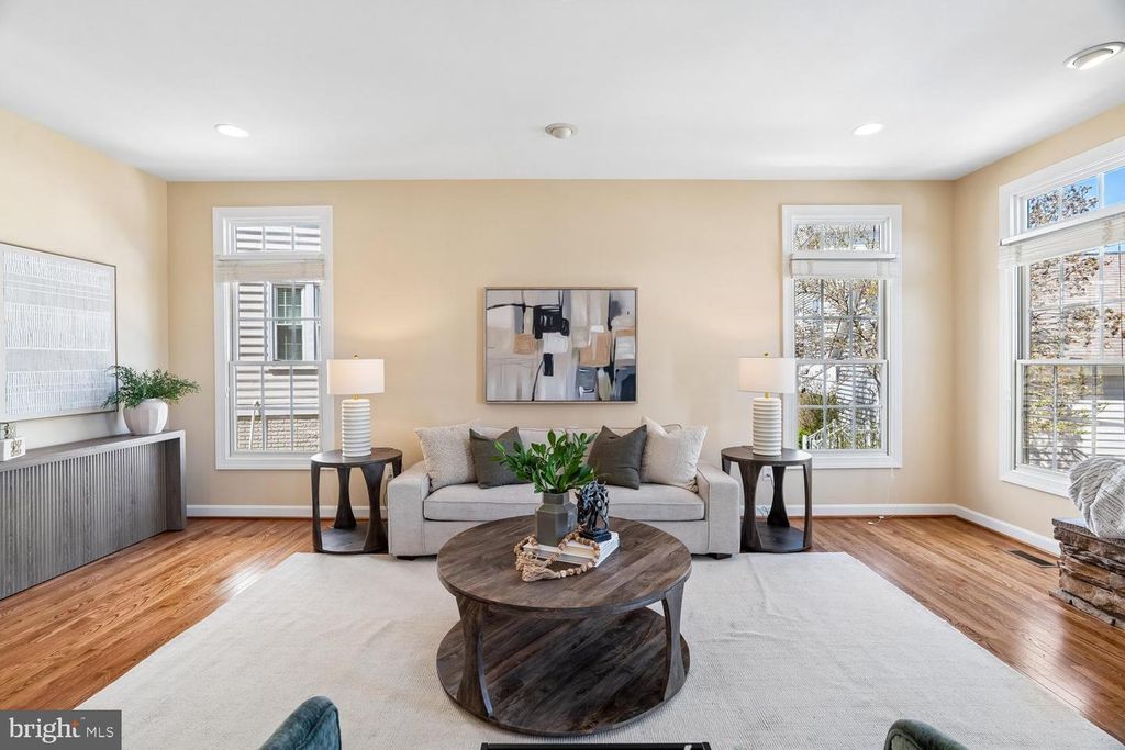 Image 8 of property listing at 614 LINSLADE ST, Gaithersburg, MD 20878