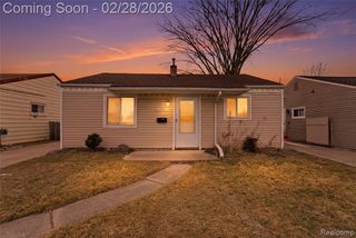 28327 Rosemont Street, Roseville, MI 48066