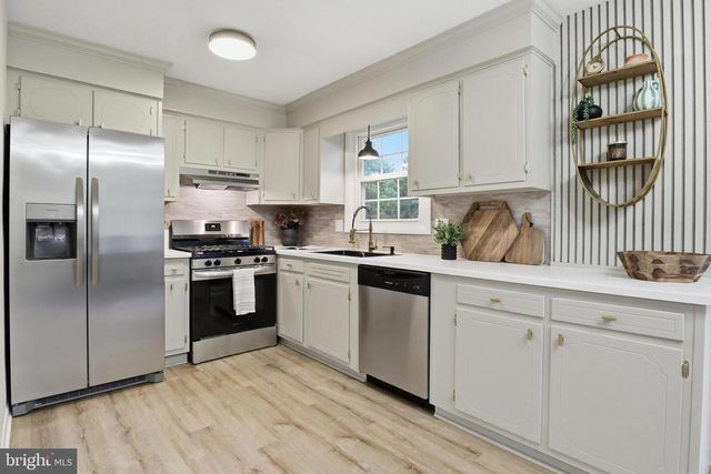 1825 POWDER MILL RD, York, PA 17402