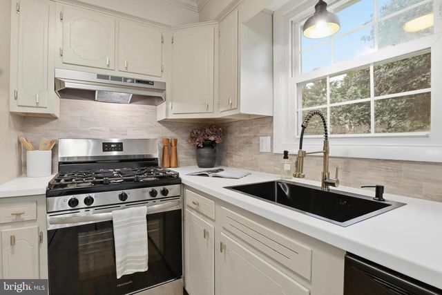 1825 POWDER MILL RD, York, PA 17402