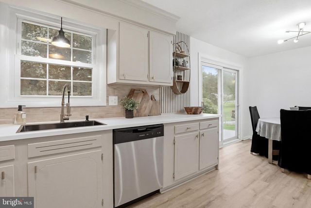 1825 POWDER MILL RD, York, PA 17402