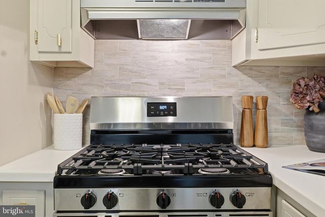 1825 POWDER MILL RD, York, PA 17402