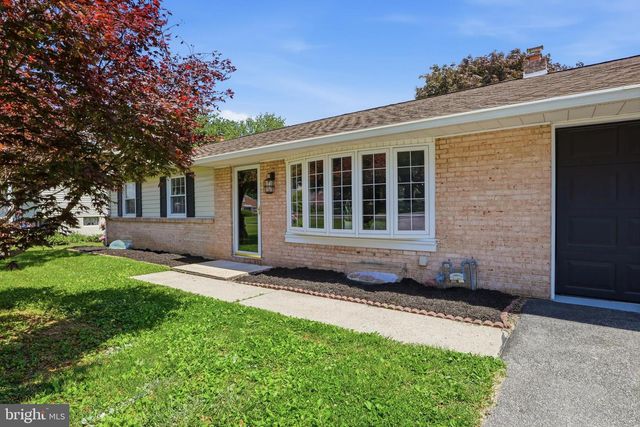 1825 POWDER MILL RD, York, PA 17402