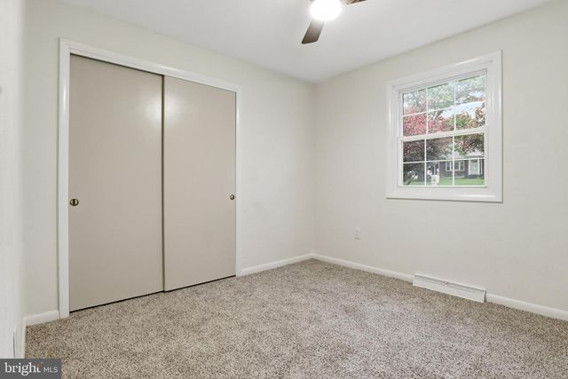 1825 POWDER MILL RD, York, PA 17402
