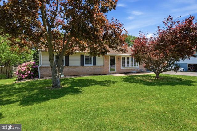 1825 POWDER MILL RD, York, PA 17402