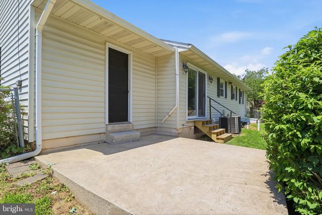 1825 POWDER MILL RD, York, PA 17402